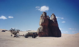 Zum Vergrern einfach klicken ! - Gusunga bei den Felsmalereien